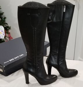 Nadia Neri knee high and high heel leather boots.